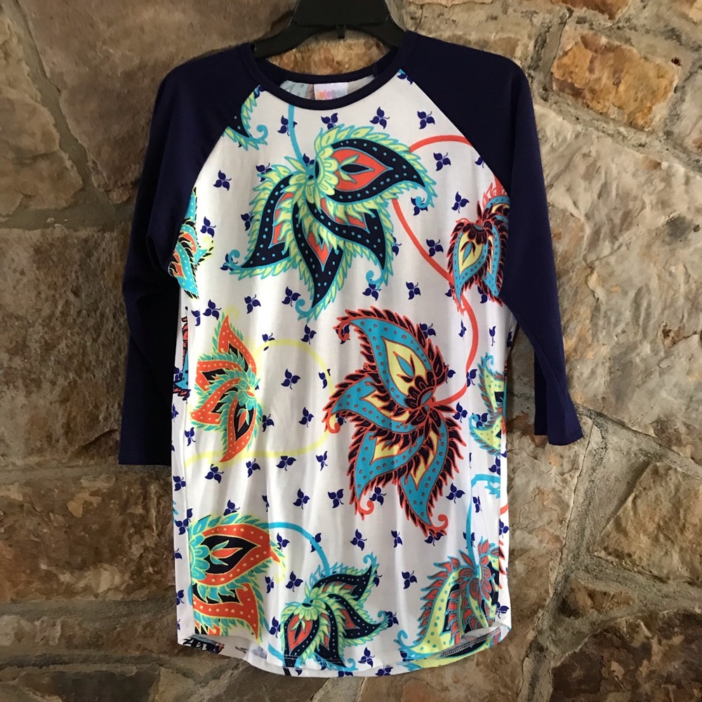Lularoe Randy tee.